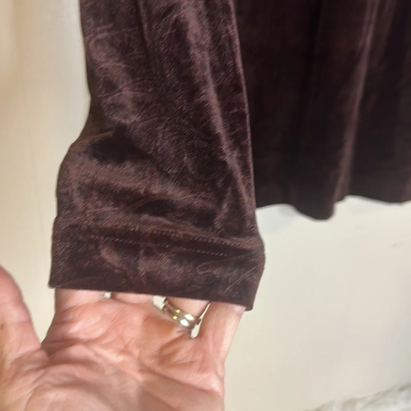 Dana Buckman Crushed Velvet Top Deep Merlot - Picture 3 of 11